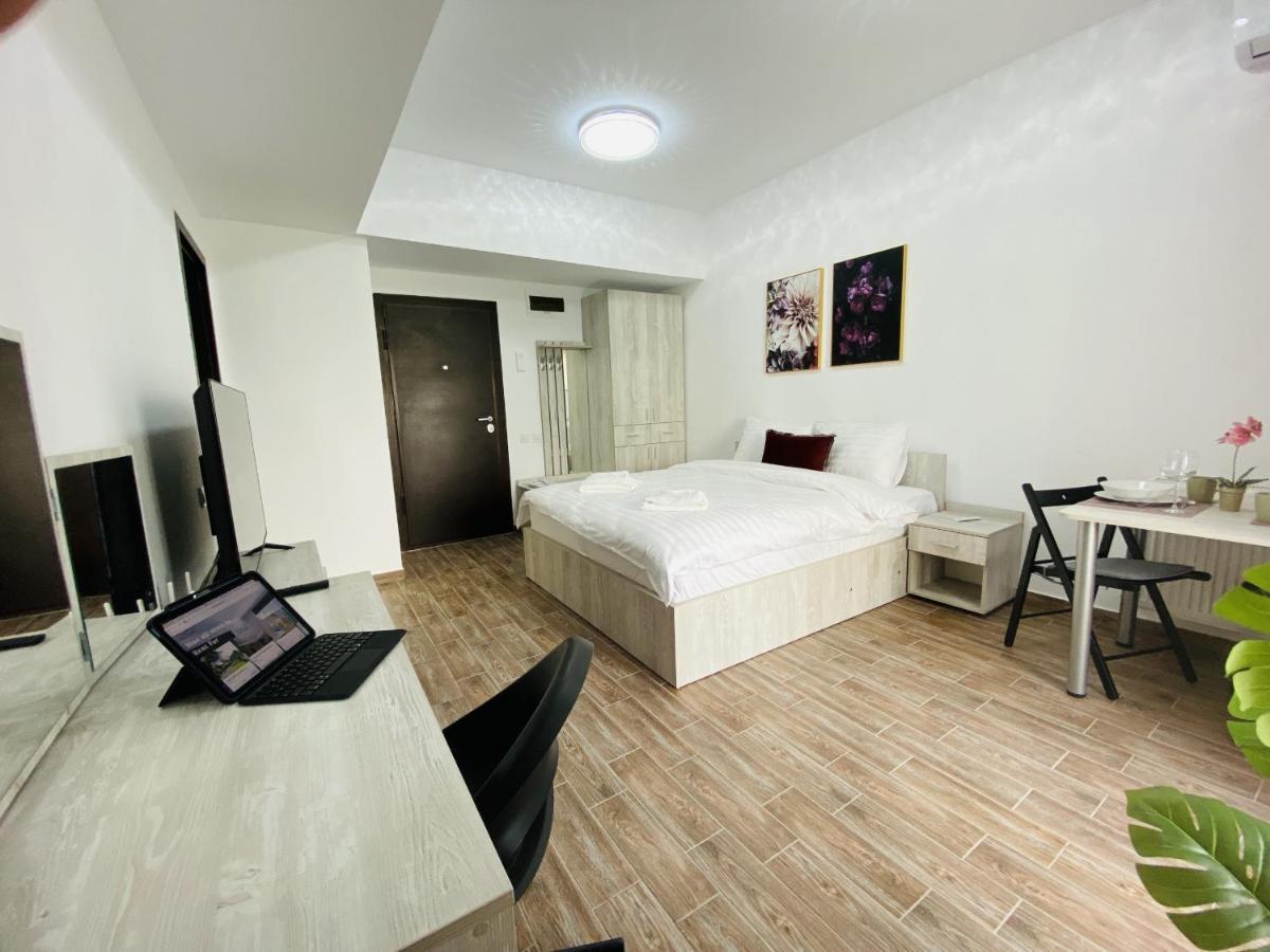 New City Studios With Balcony Bukares Bagian luar foto